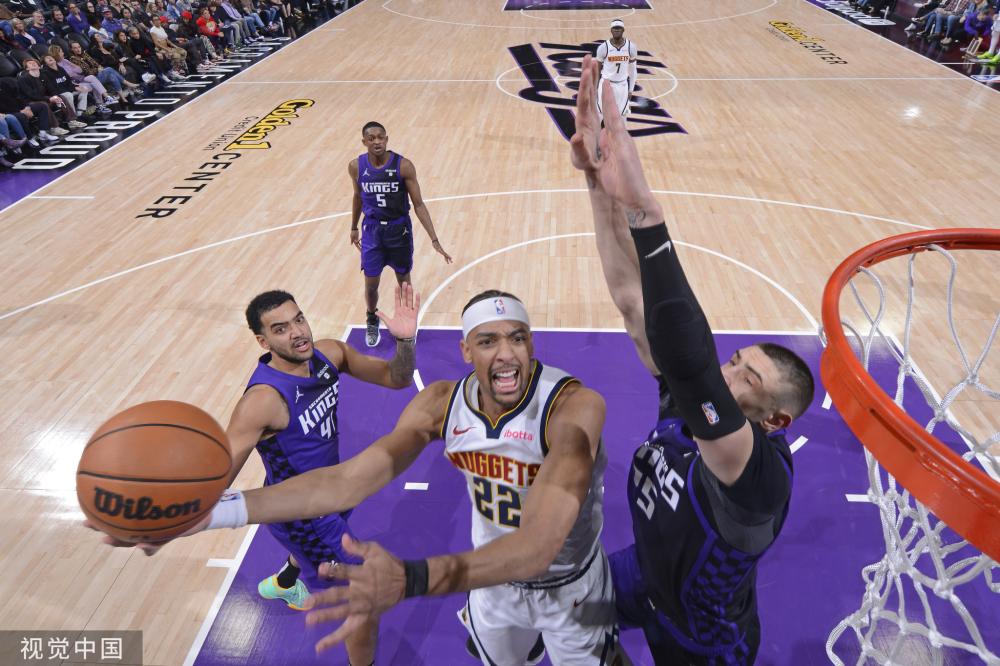 线上表现出 线上表现出