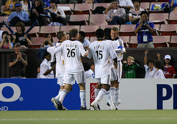 现出非凡的 现出非凡的